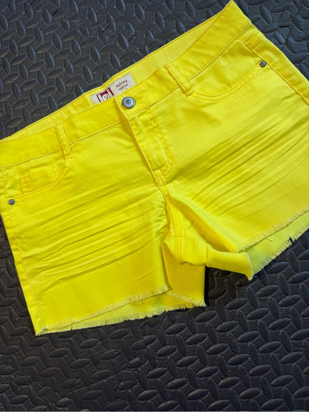 lei Ashley Low Rise Bright Yellow Cut Off Shorts Y2K Juniors Size 15/17 (est)